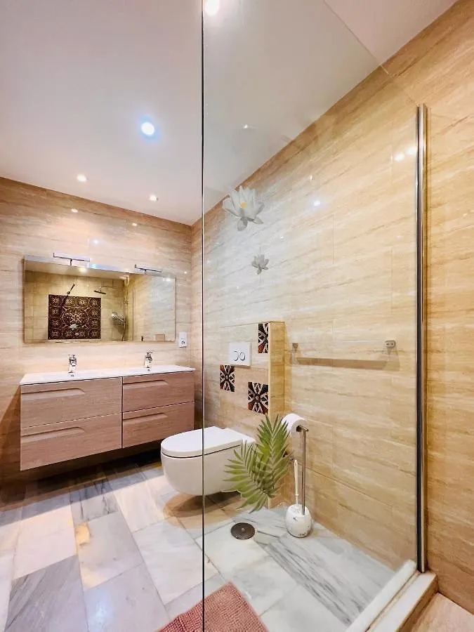 מיחאס Renovated Apartment With Sea Views And Pool With Private Parking 0*,