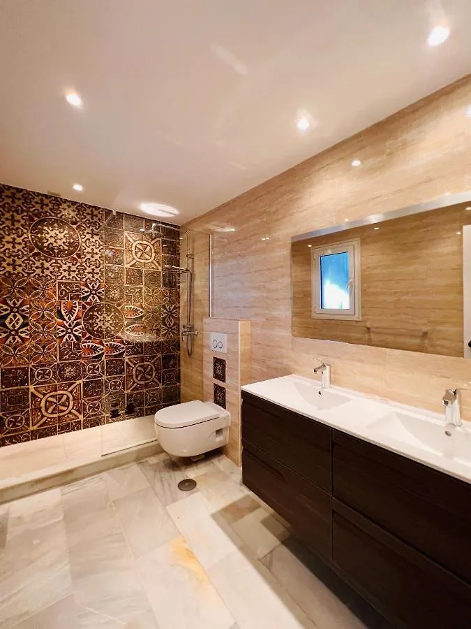 מיחאס Renovated Apartment With Sea Views And Pool With Private Parking